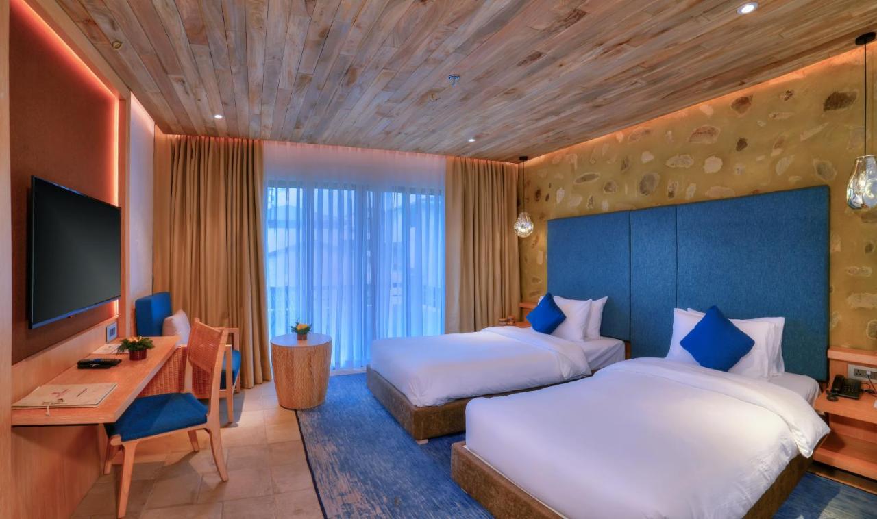Hotel Barahi Pokhara Extérieur photo