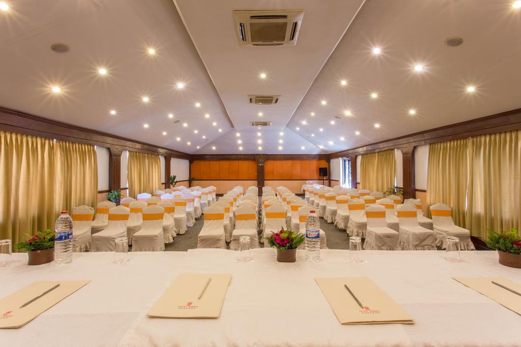 Hotel Barahi Pokhara Extérieur photo