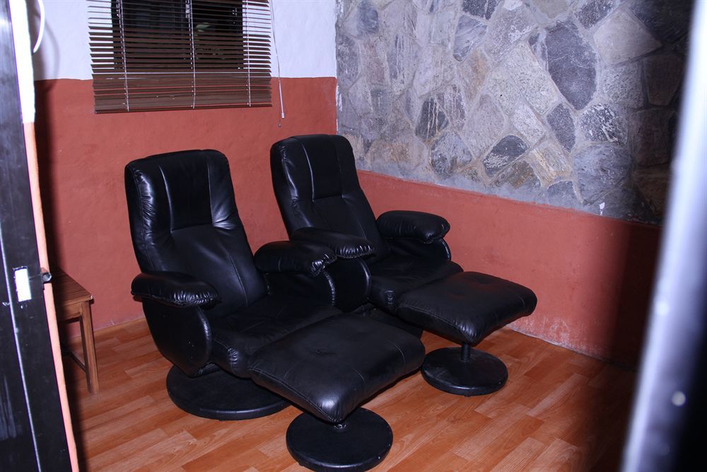 Hotel Barahi Pokhara Extérieur photo