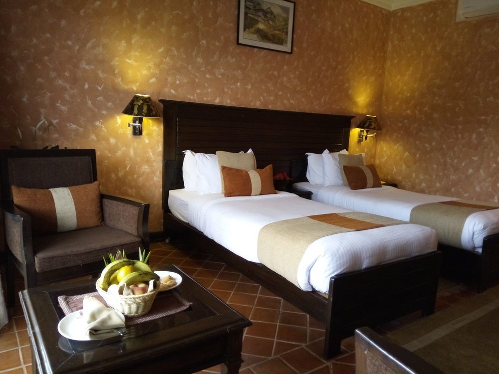 Hotel Barahi Pokhara Extérieur photo